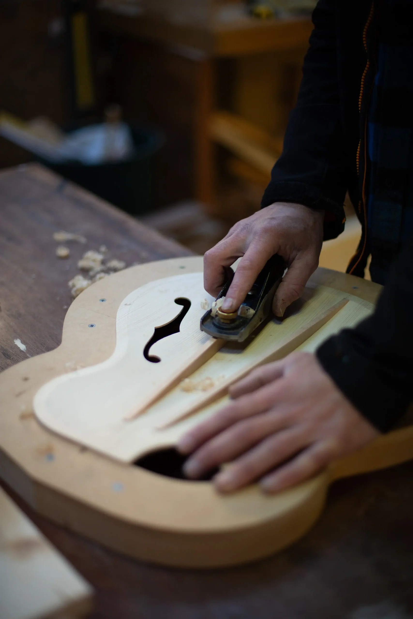 Making an octave mandolin in Huon Pine by instrument maker Lachlan Maclennan Making an octave mandolin in Huon Pine by instrument maker Lachlan Maclennan